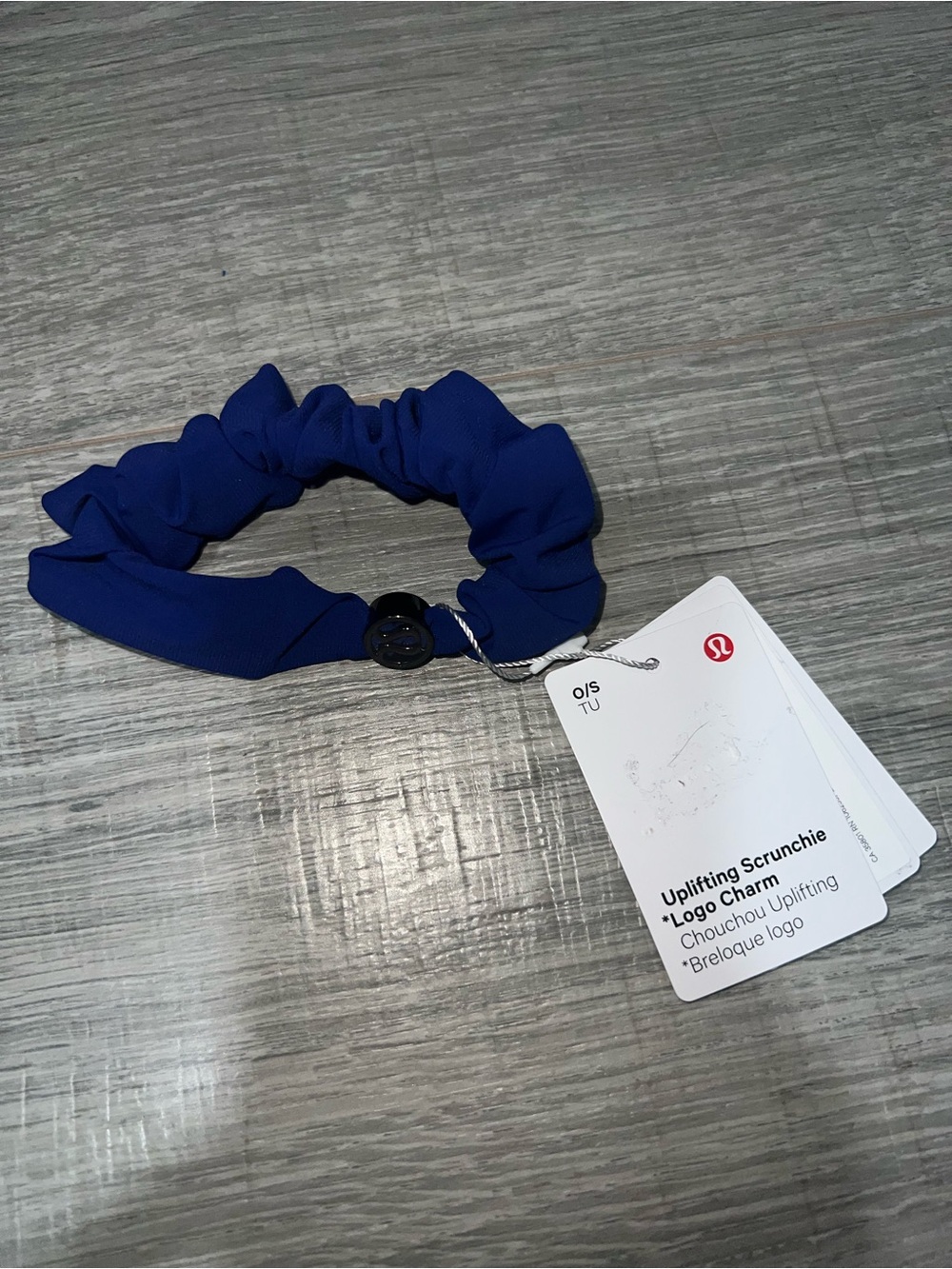 NWT lululemon Uplifting Scrunchie with Logo Charm